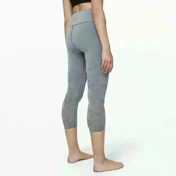 Lululemon Reveal Crop *Zen Expression~ Solar Grey ~ size 8 - Picture 3 of 16